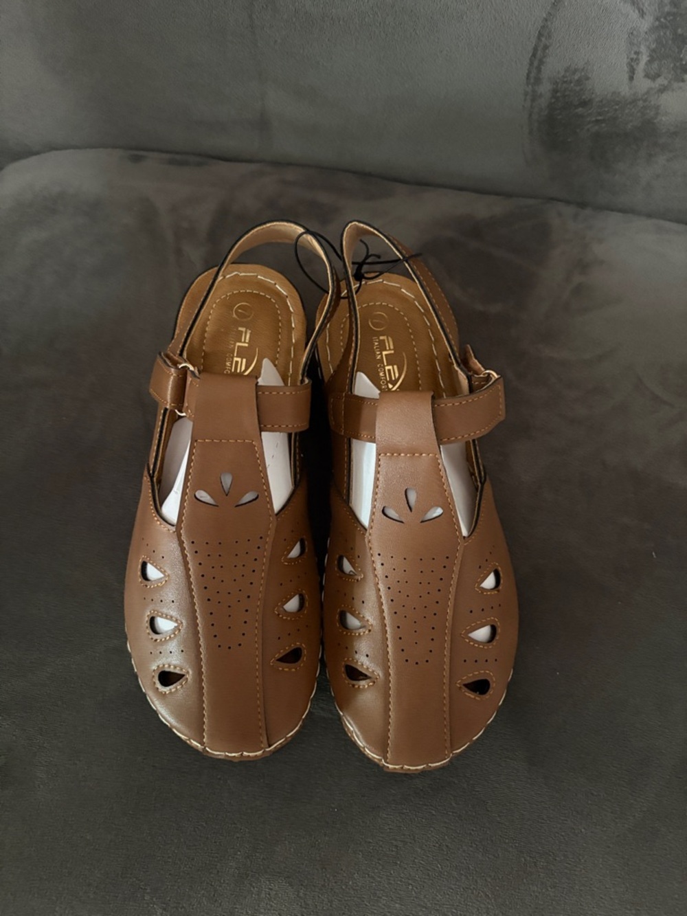 ComfortFlex Women's Brown Cutout Leather Sandals